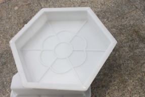 六棱塊護(hù)坡塑料模具什么材質(zhì)的好？