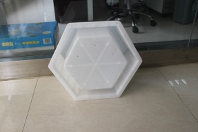 什么樣的六角塊護坡模具質(zhì)量才好？