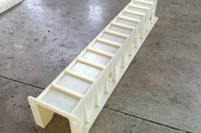 標(biāo)志樁、立柱 三孔立柱塑料模具109x14x14